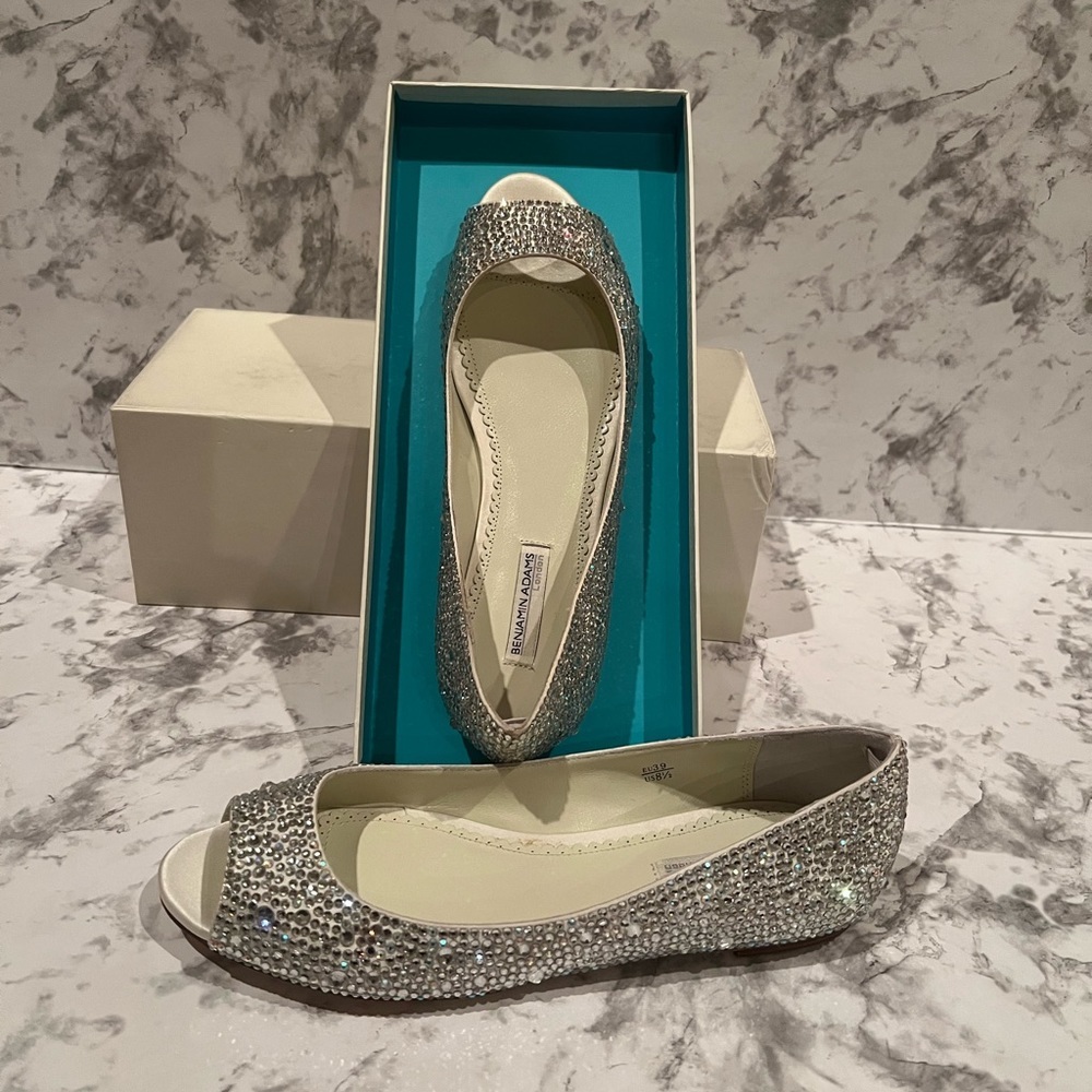 NWT-Benjamin Adams London, Halle Style, crystal embellished flats, size 8.5, NWT